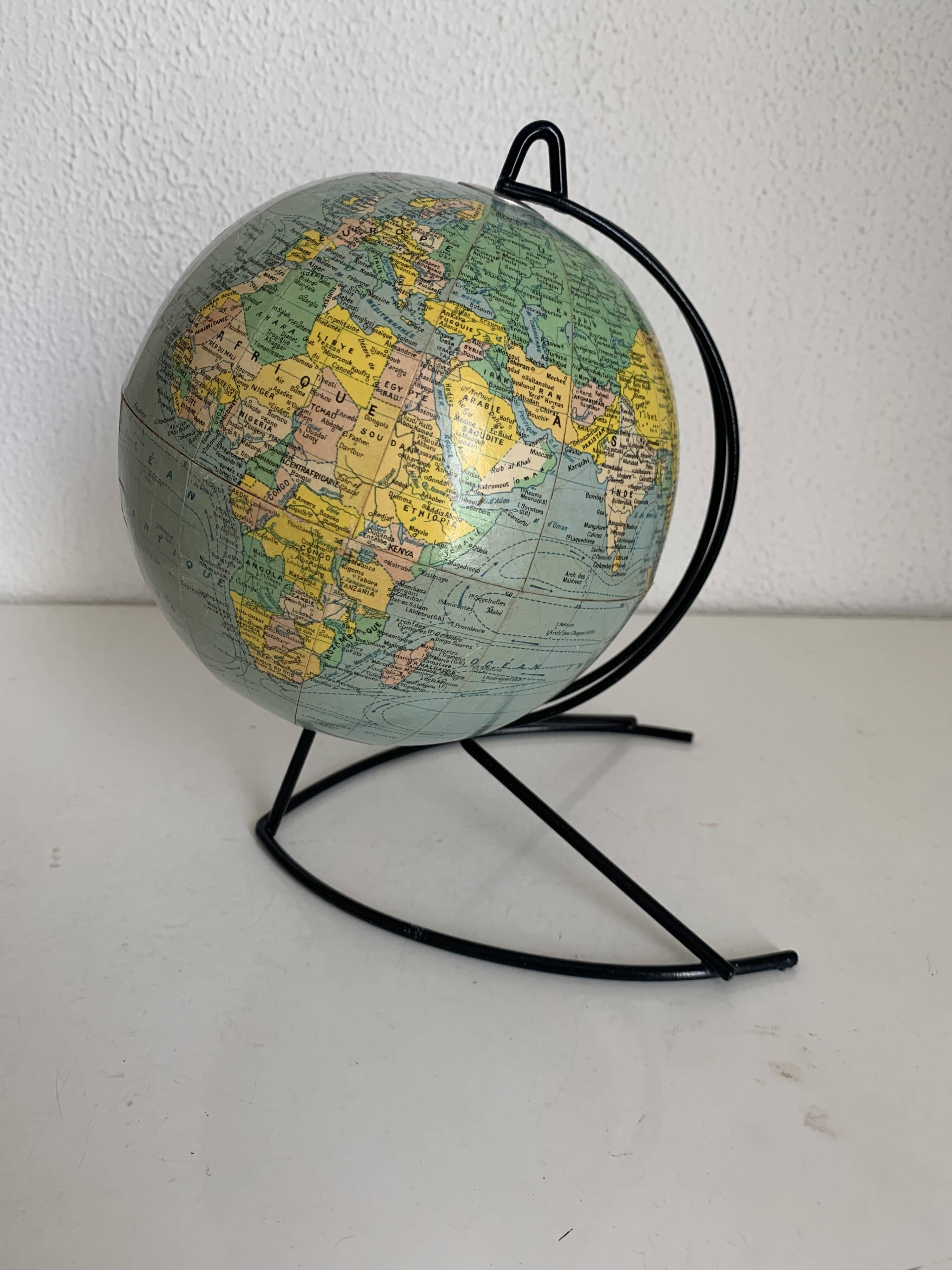 Vintage 1960 terrestrial globe by Girard Barrère - 23 cm