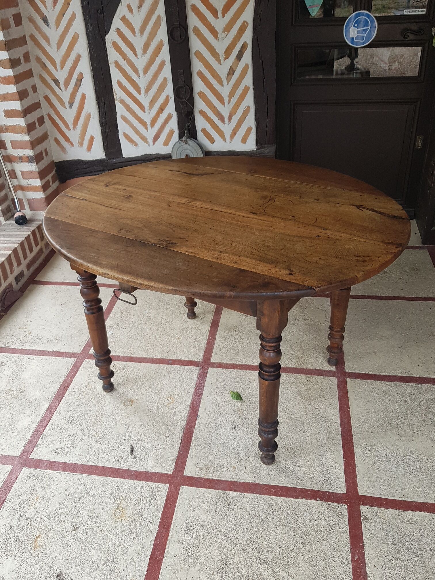 Table with flaps shutters extensions wood round oval 1900