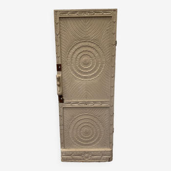 Carved passage door decorated with XX century oak rosettes