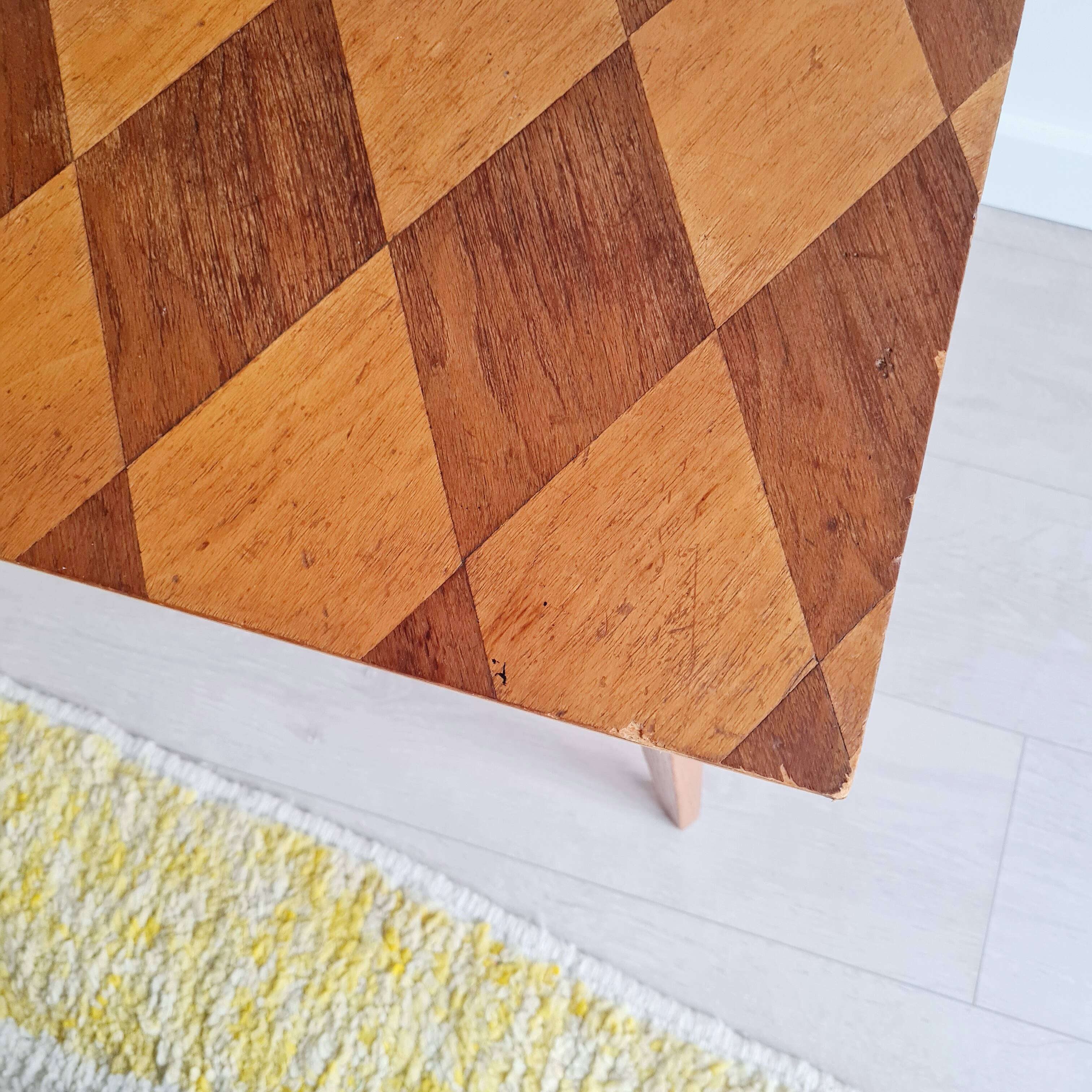 Table basse pieds compas dessus marqueté