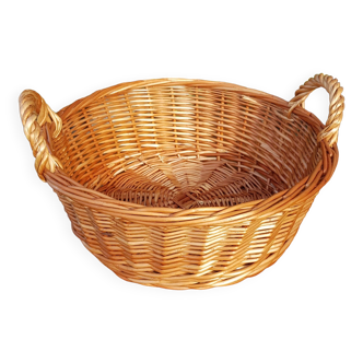 Round wicker basket