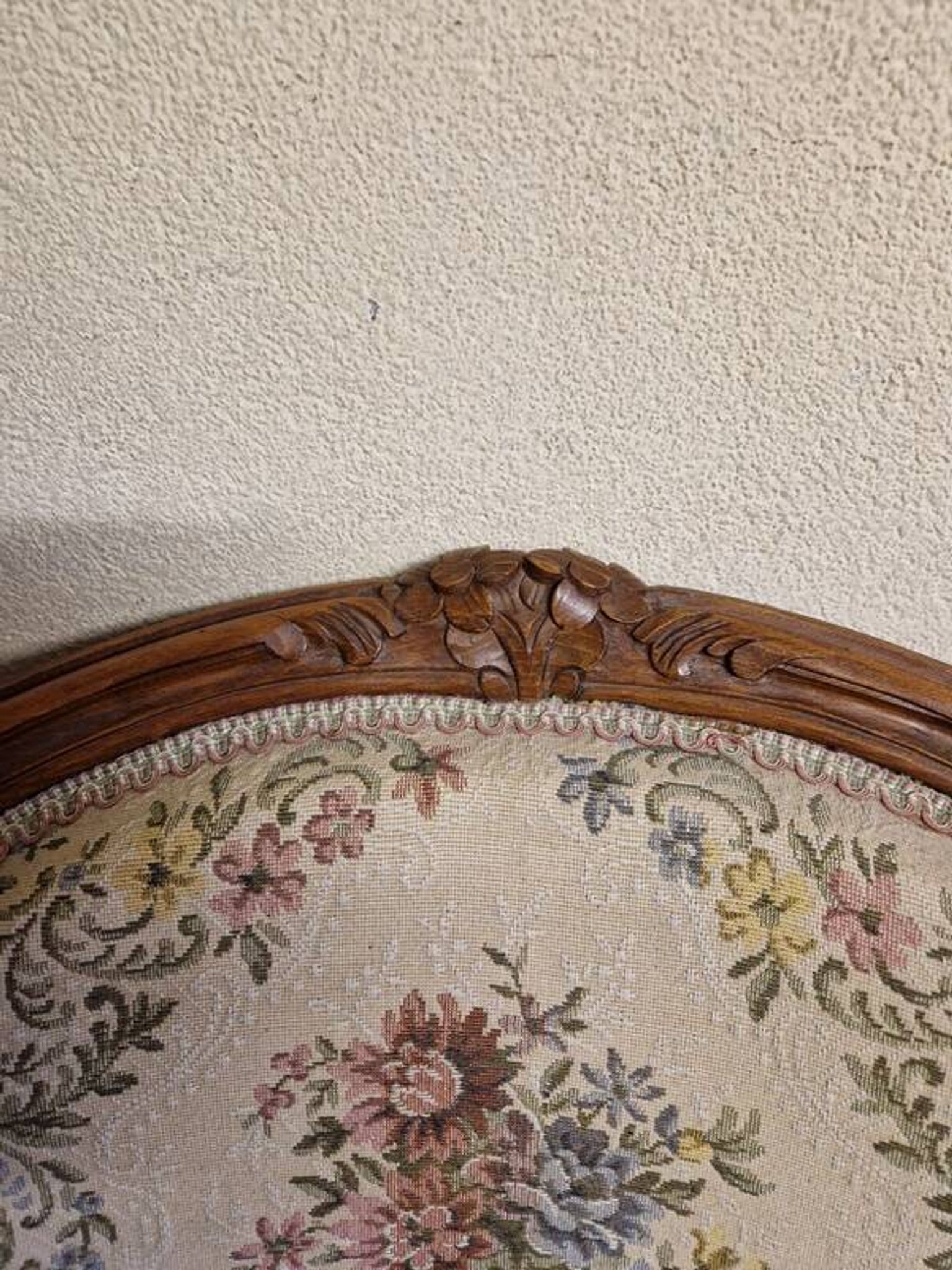 Pair of Louis XV style armchairs - In carved and moulded wood with flowers