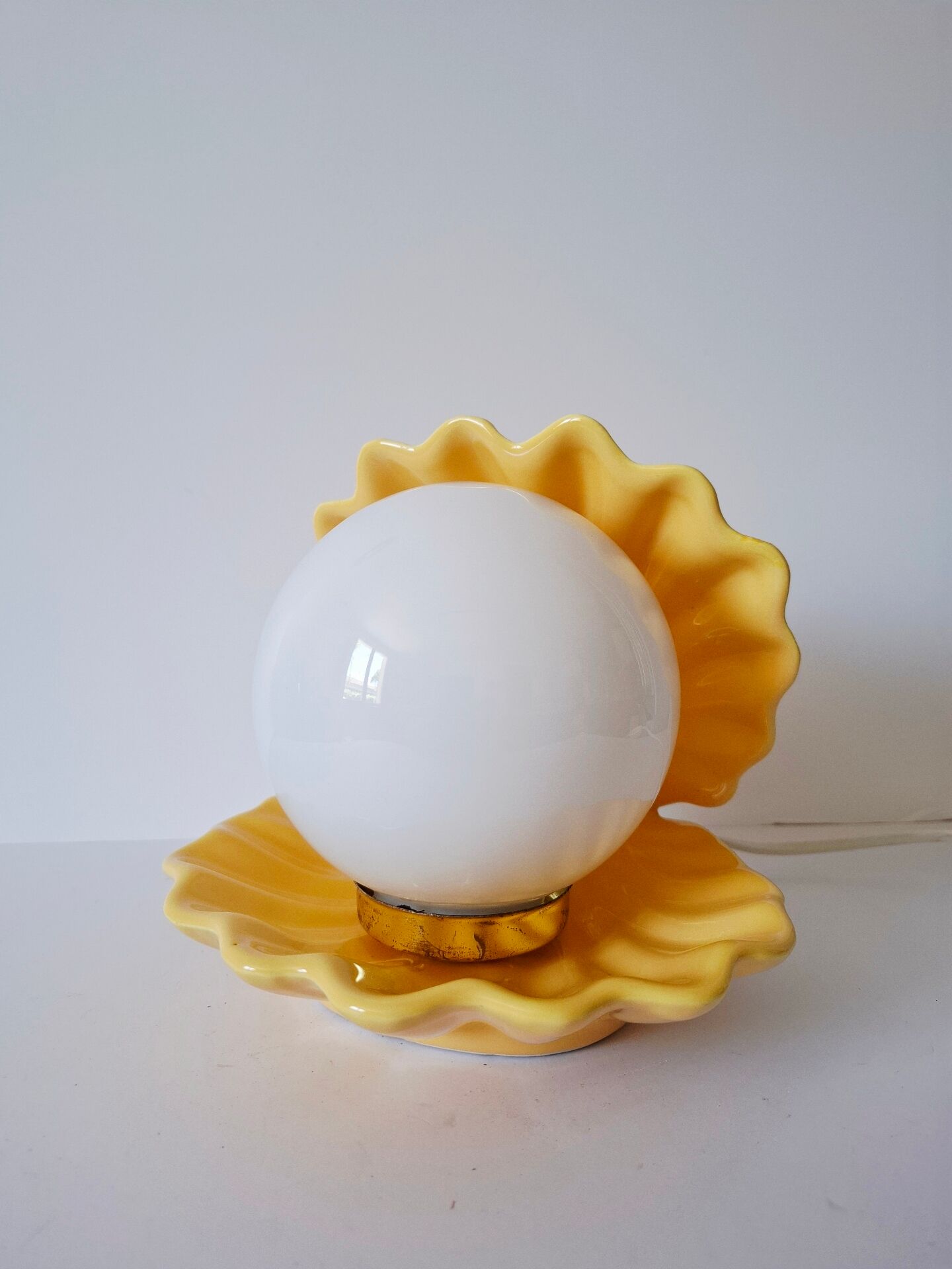 Vintage shell ceramic lamp