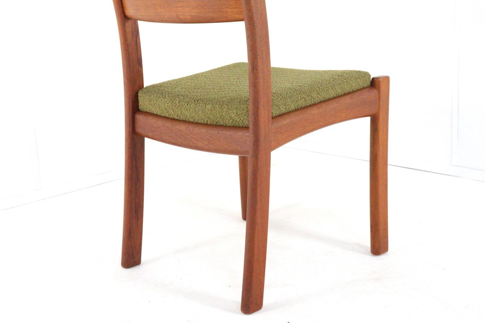6 chaises dans le goût de Dyrlund 'Sentved'