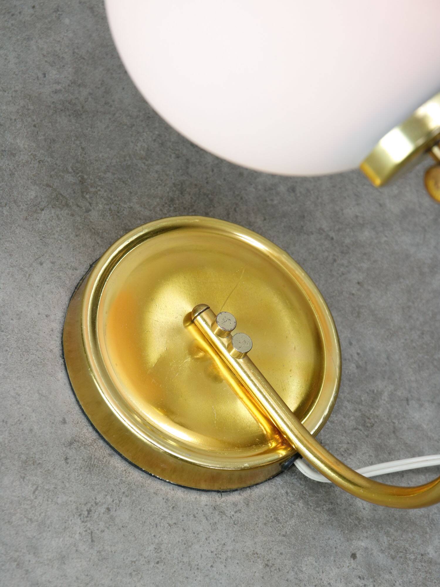Lampe de table italienne vintage de couleur dorée