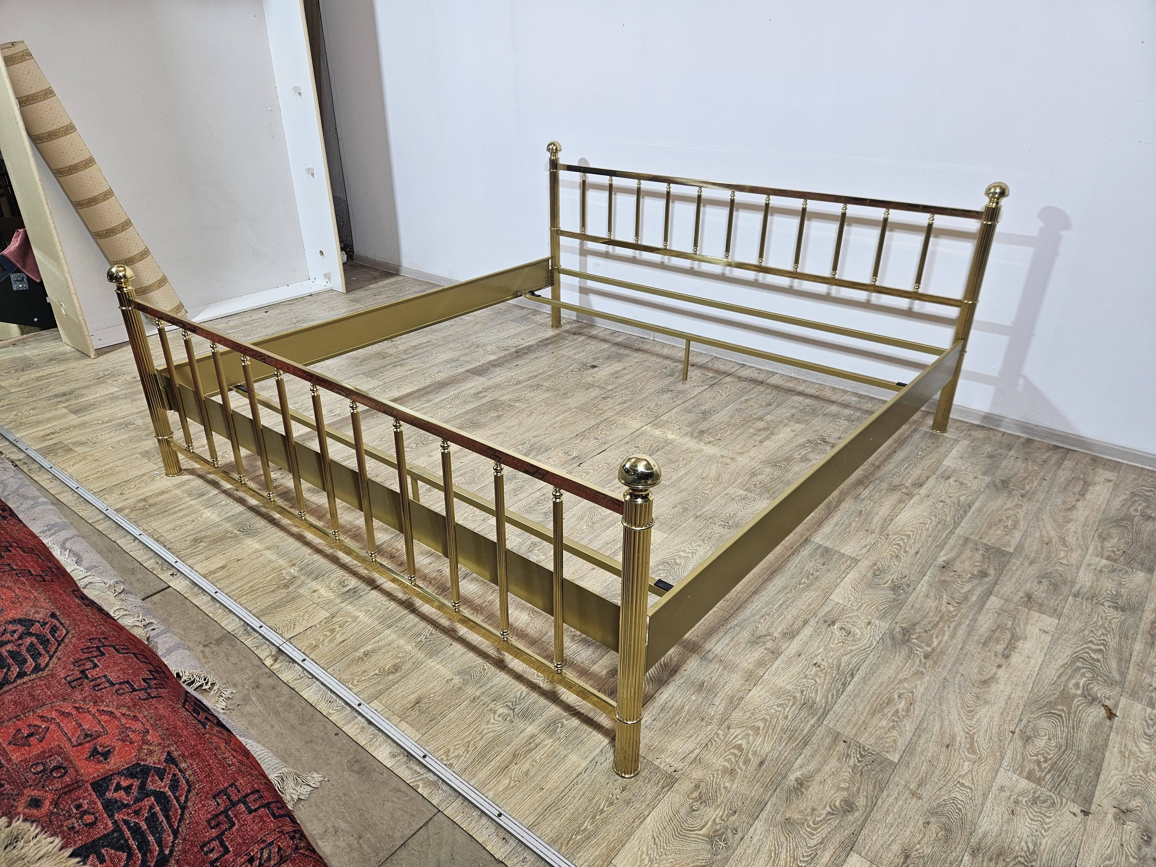 Luxurious Brass Bed Frame in Glamorous / Vintage Style
