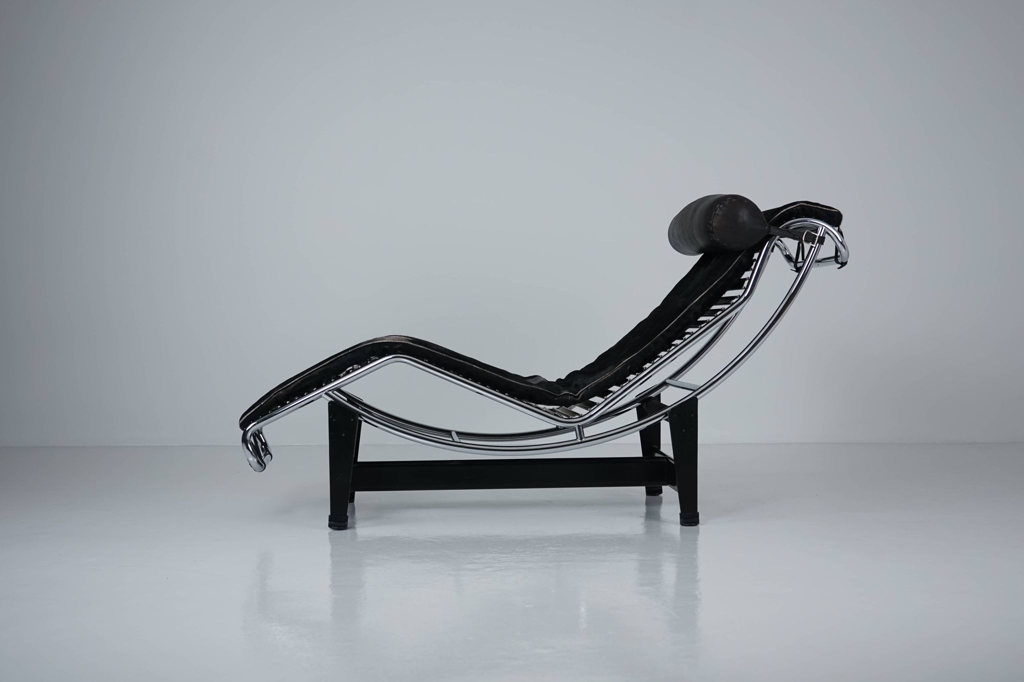 Black Fur LC4 Chaise Longue by Le Corbusier & Pierre Jeanneret for Cassina
