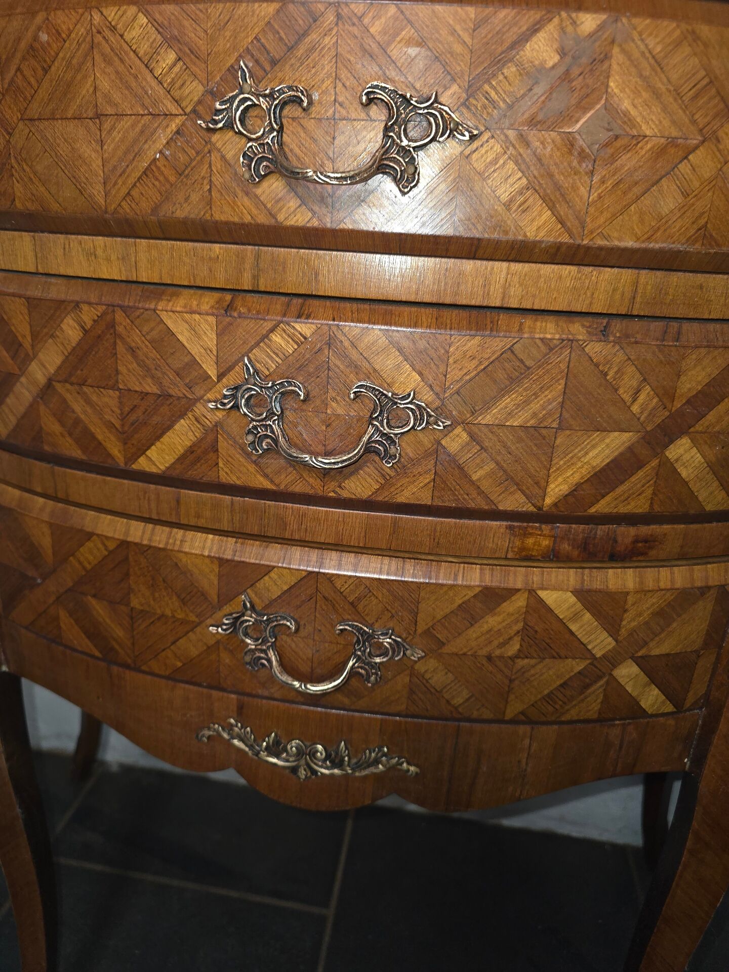 Small curved chest of drawers in Louis XV style with marquetry.