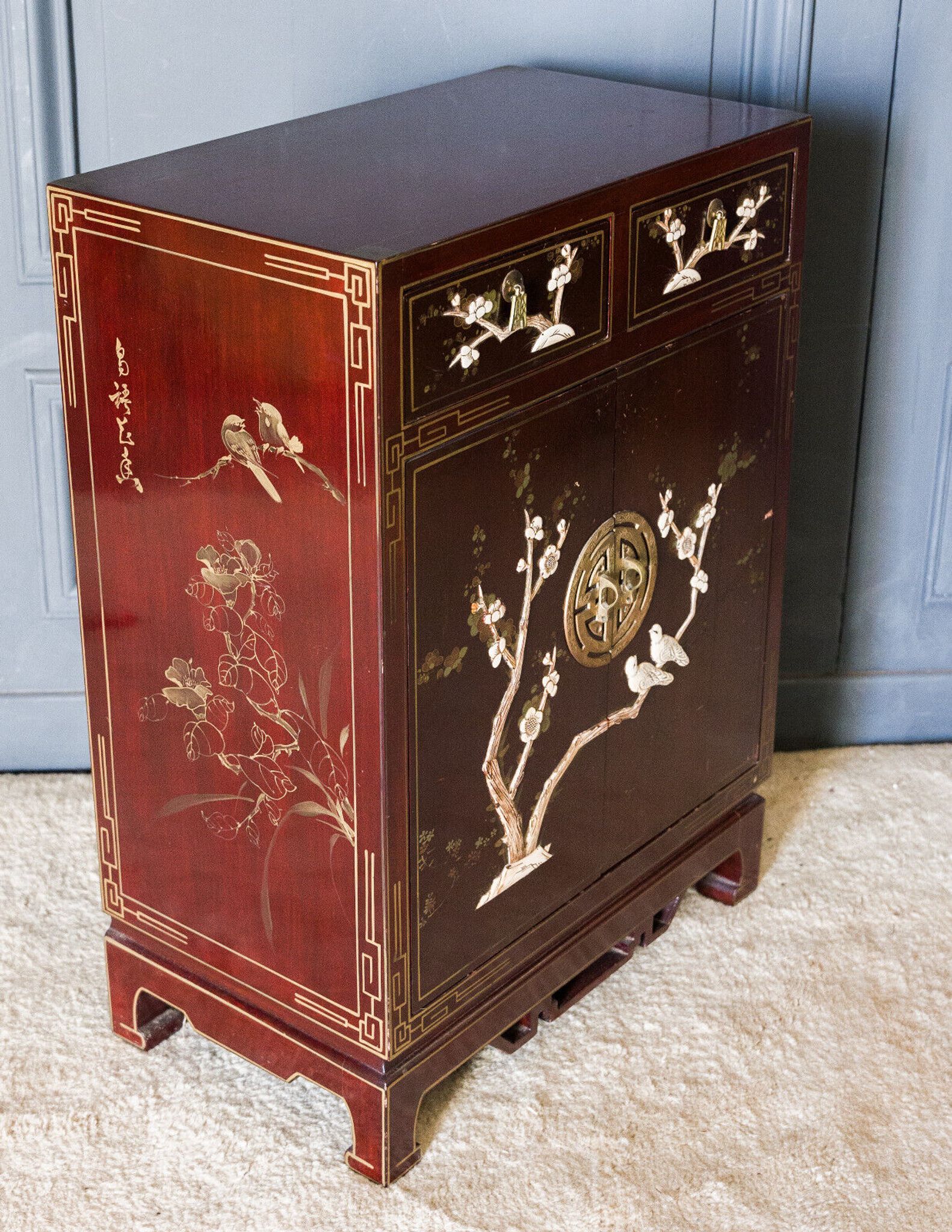 Chinese furniture XXth Red lacquer Decor of branches and birds