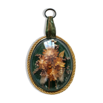 Frame medallion dried flowers vintage green color