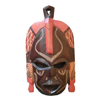 Masque fait main au Kenya en bois de Mahogany