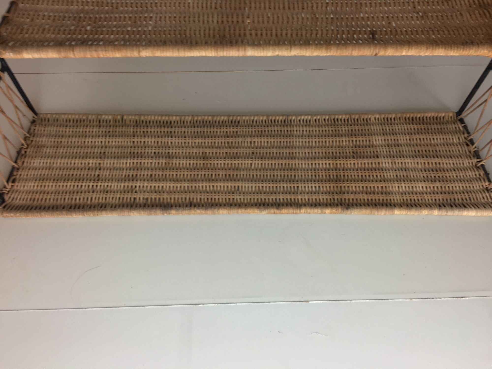 Suite of 2 50s shelves made of metal and rattan