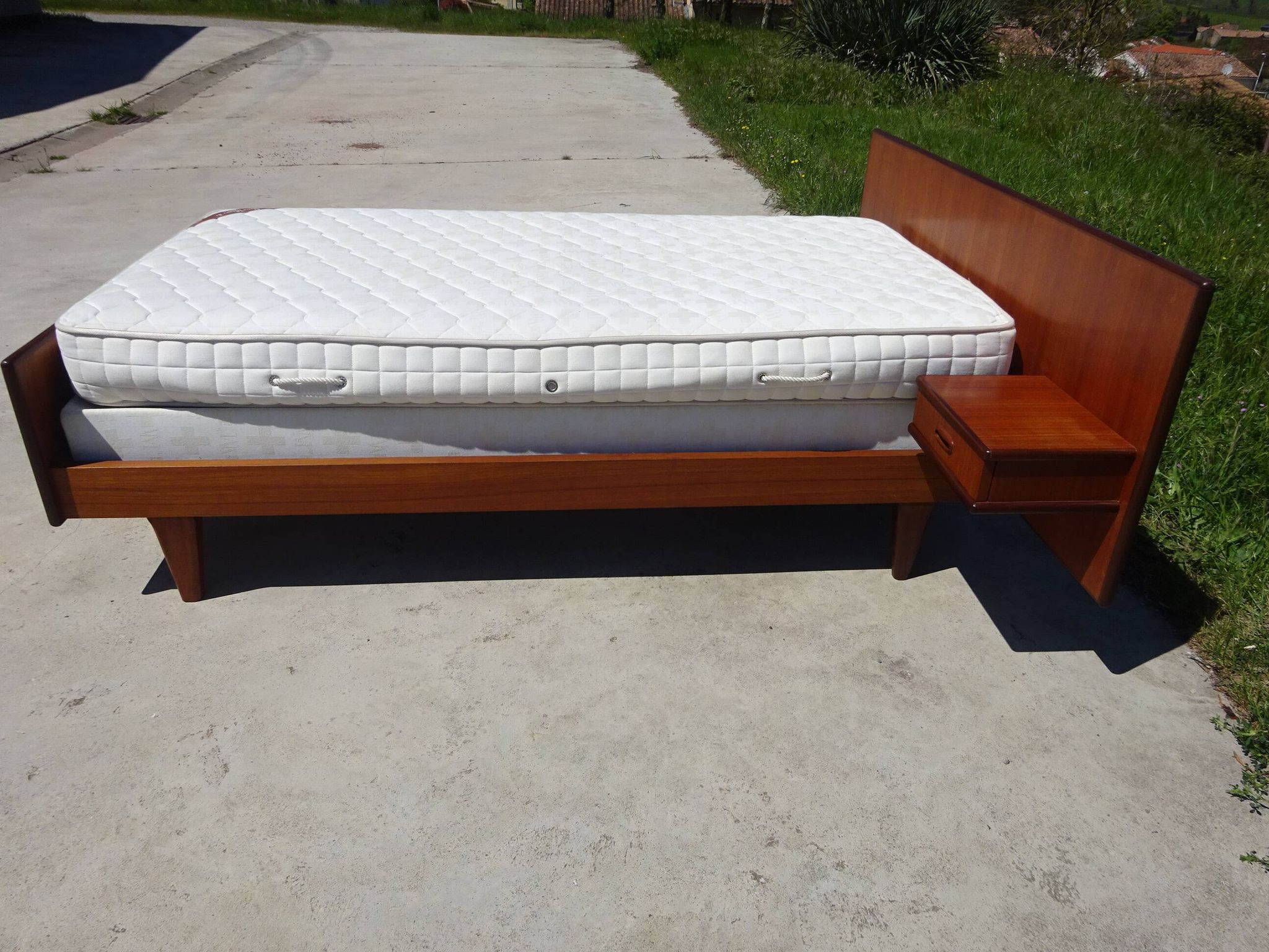Vintage bed in teak with integrated bedside table.