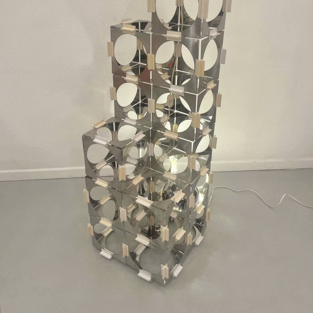 Very rare modular floor lamp produced by Reggiani, Italy around 1970.