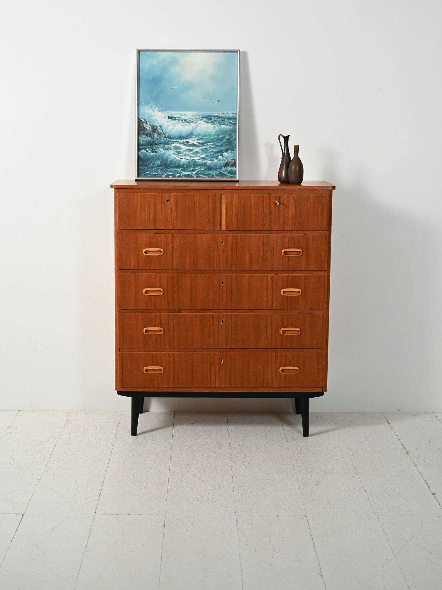 Scandinavian chest with double upper drawer