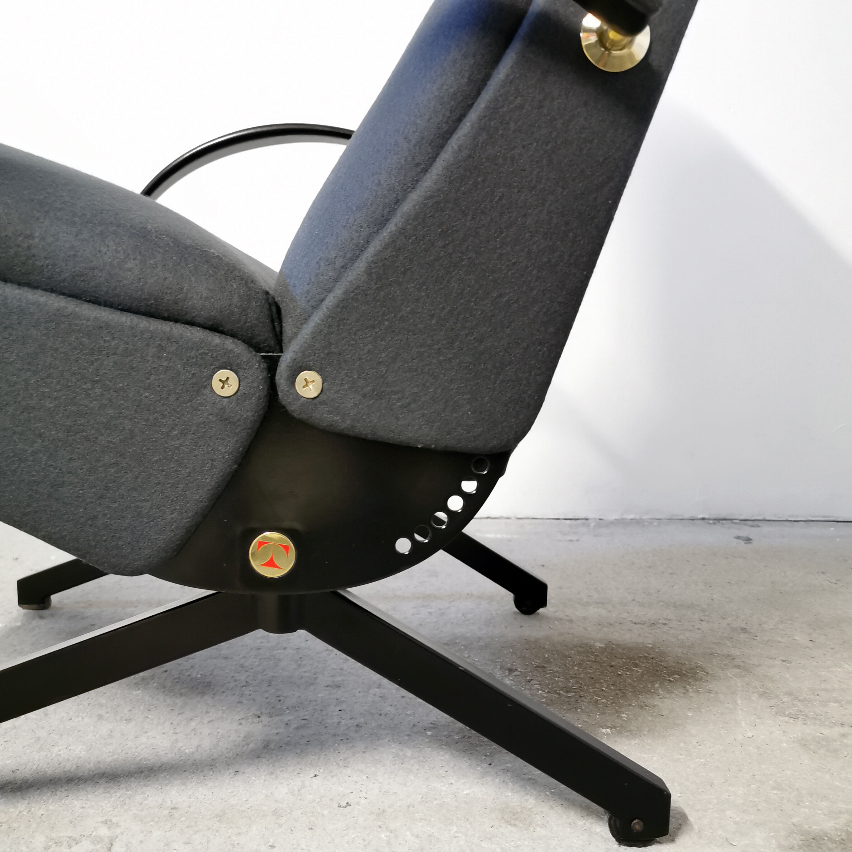 Osvaldo Borsani P40 armchair for Tecno SPA, 1970