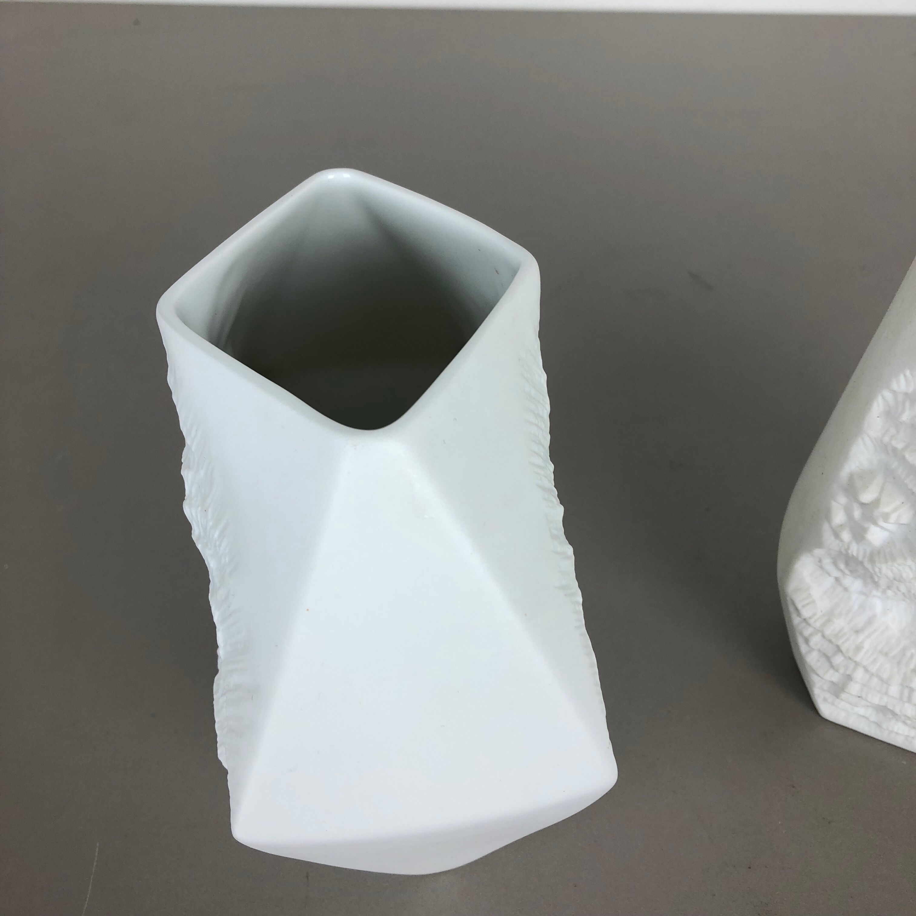 Ensemble de 2 vases originaux de porcelaine d'art d'art d'OP par AK Kaiser Allemagne années 70