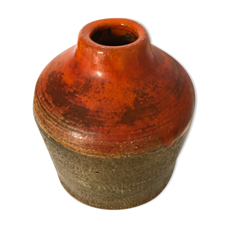 Vase in sandstone