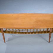 Table basse mid-century en teck et rotin