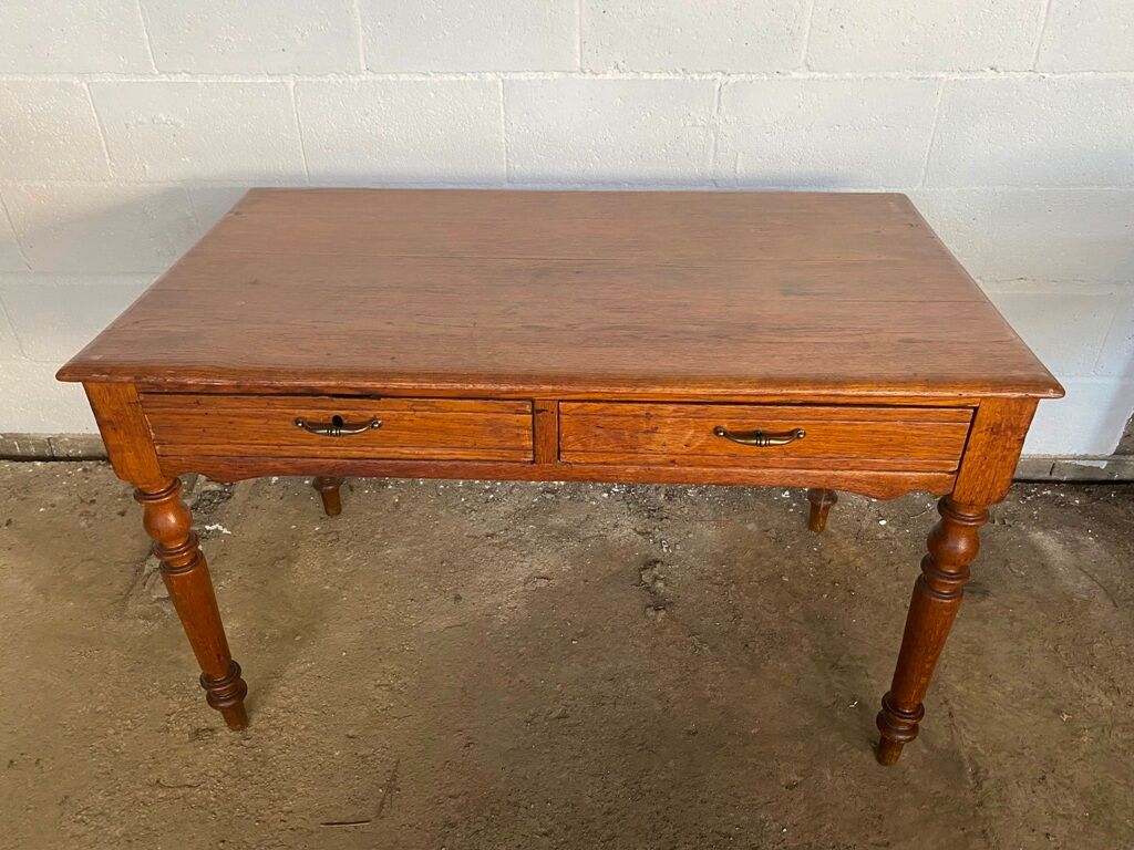Solid oak desk with 2 drawers feet turned