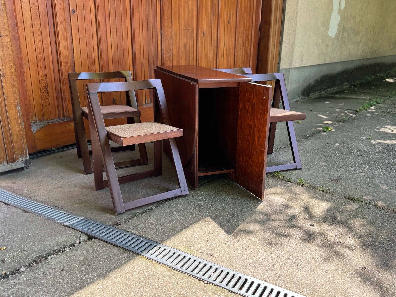 Vintage folding chairs and drop-leaf dining table, 1960s, set of 5