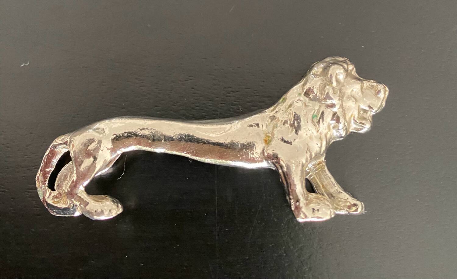 8 various animal knife holders in silver-colored metal