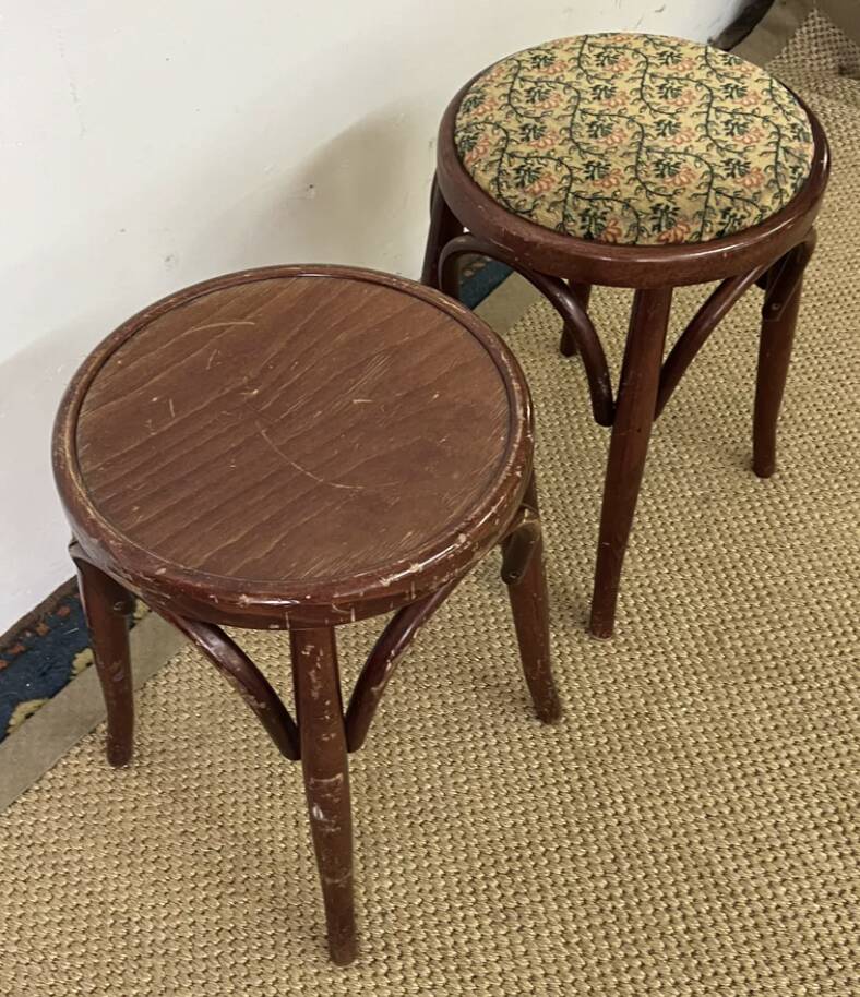 Paire de tabourets bas en bois courbé style "Thonet" vintage