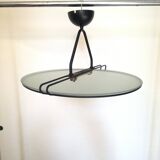 Glass saucer suspension on wire structure