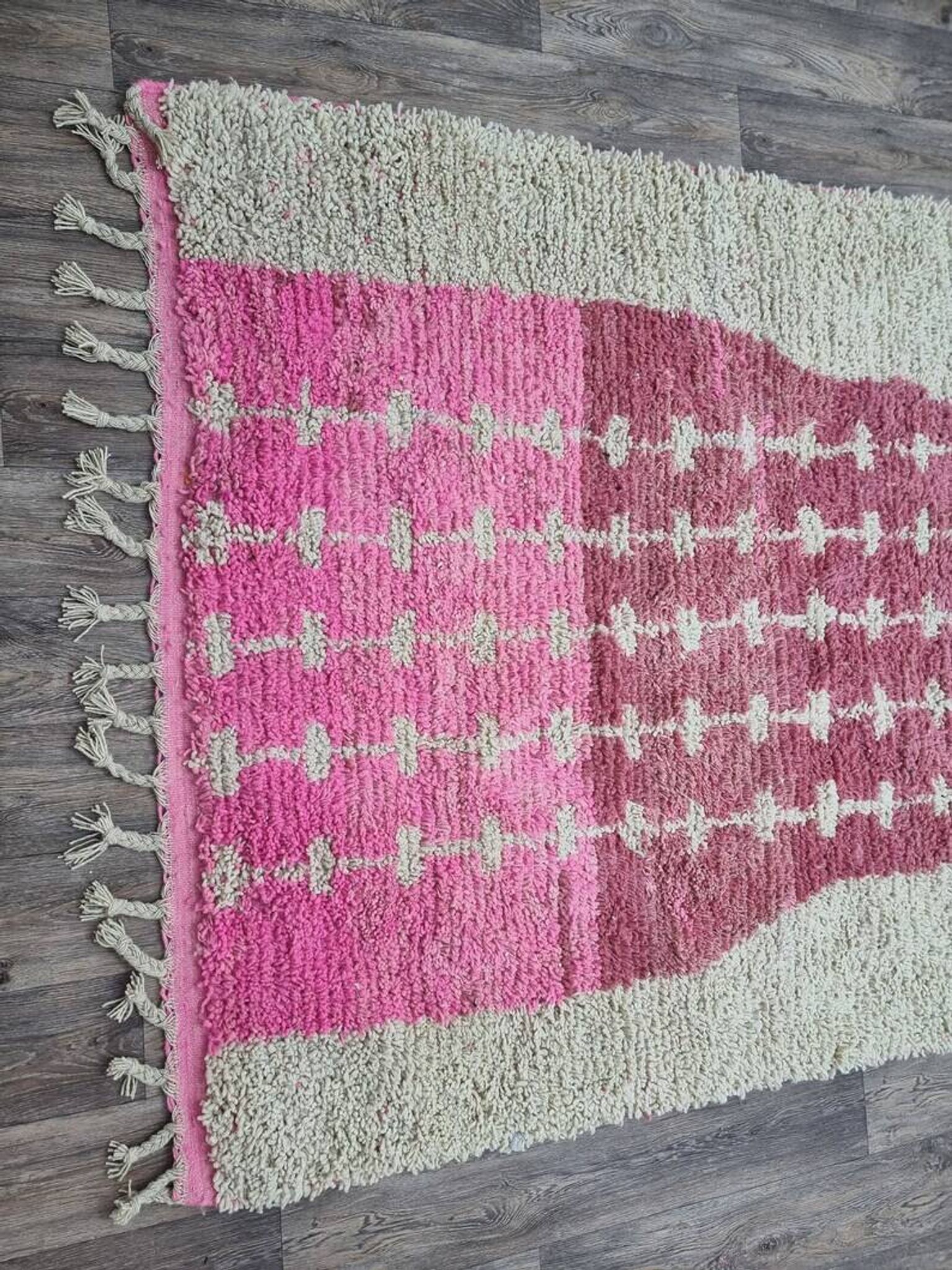 Traditional handmade wool rug size 150 x 250 cm
