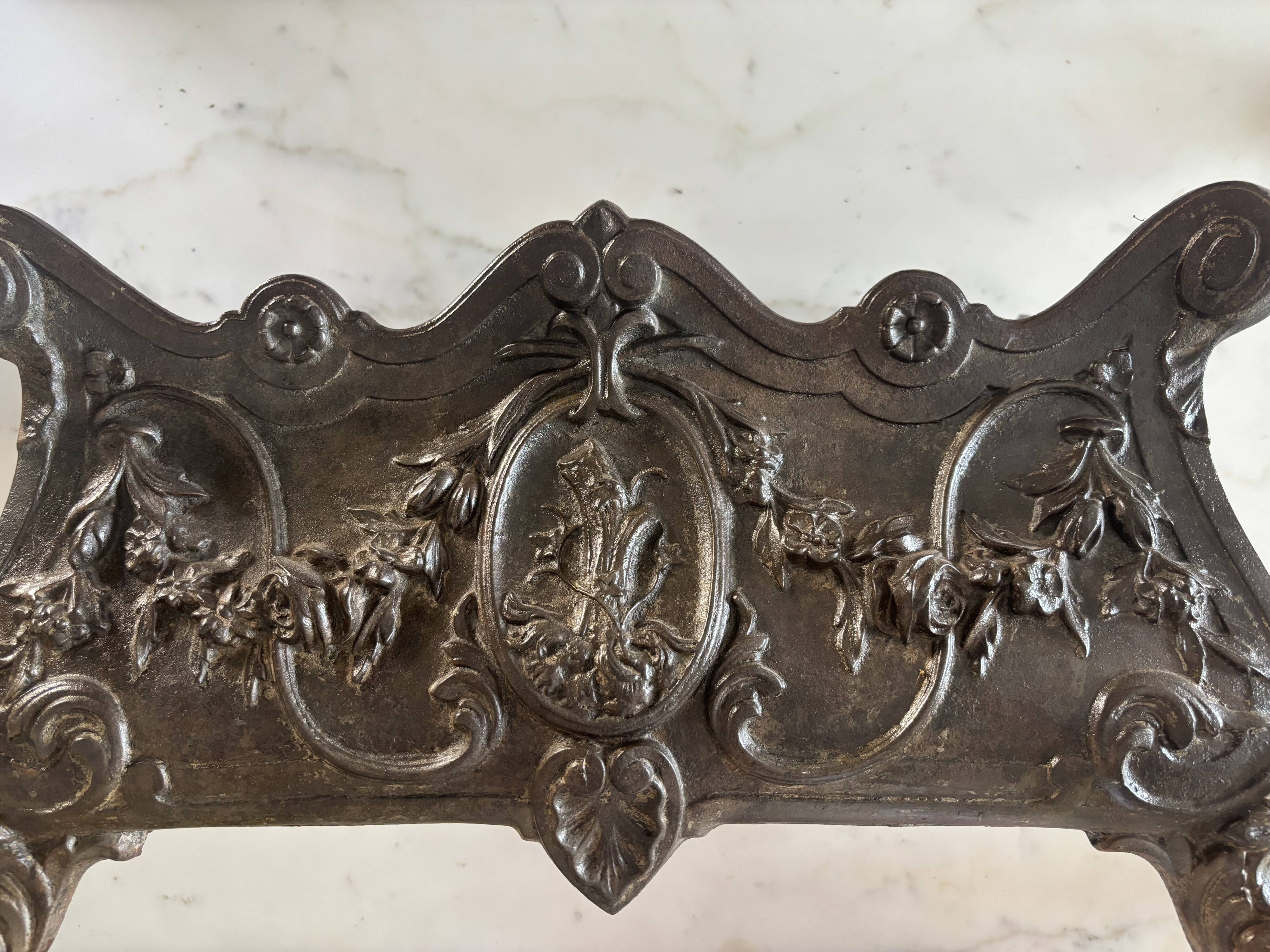 Grande jardinière en fonte