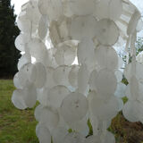 Duo of hanging lamps in mother-of-pearl tassels