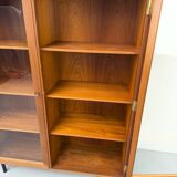 Armoire danoise en teck avec portes vitrées attribuée à Kai Winding, années 1960
