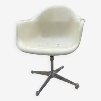 Eames wheeled armchair H.Miller edition