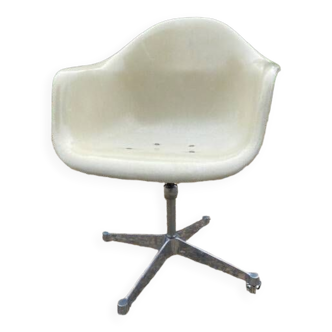 Eames wheeled armchair H.Miller edition