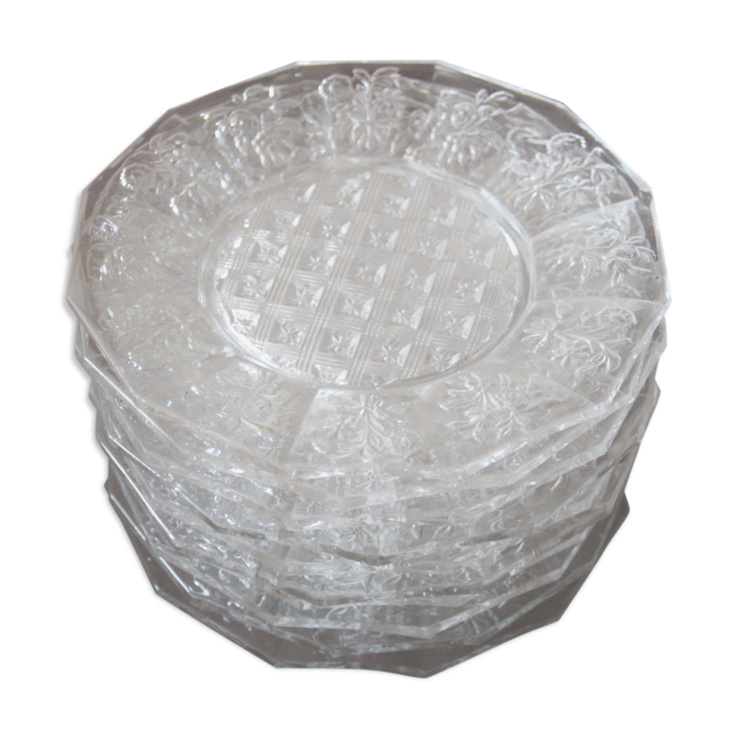 10 dessert plates in molded glass of floral motifs