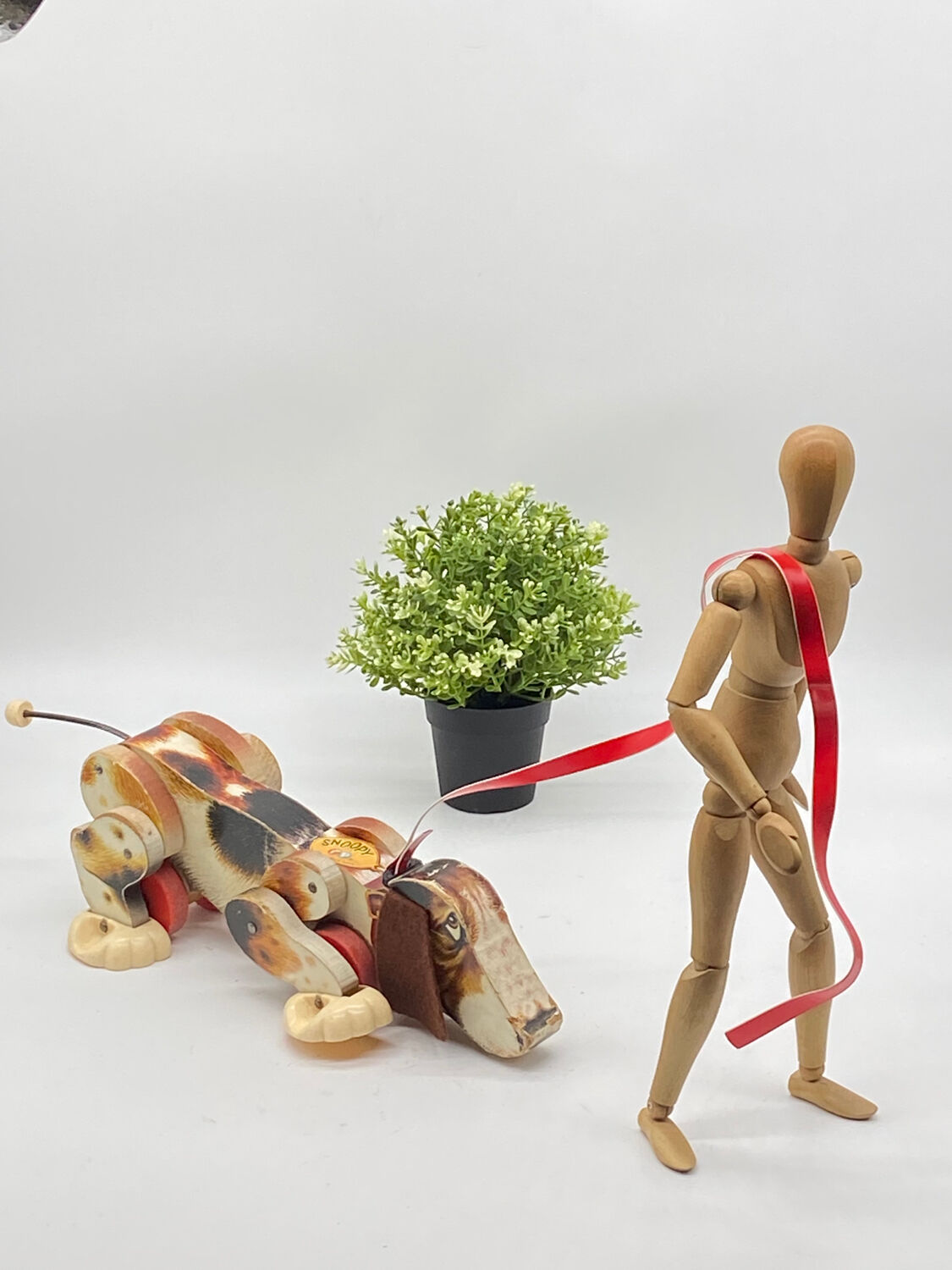 Dog to pull snoopy, file price toys, old wood toy