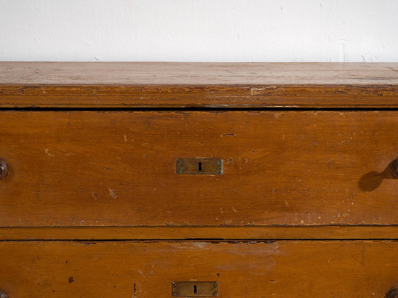 Commode ancienne à trois tiroirs (vers 1920)