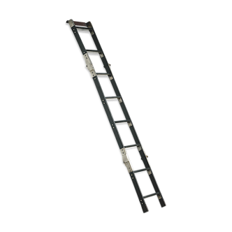 Foldable bookcase scale