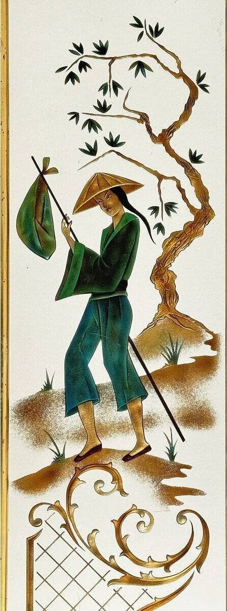 Brasserie mirror in gilded glass with a design of chinoiserie scenes.