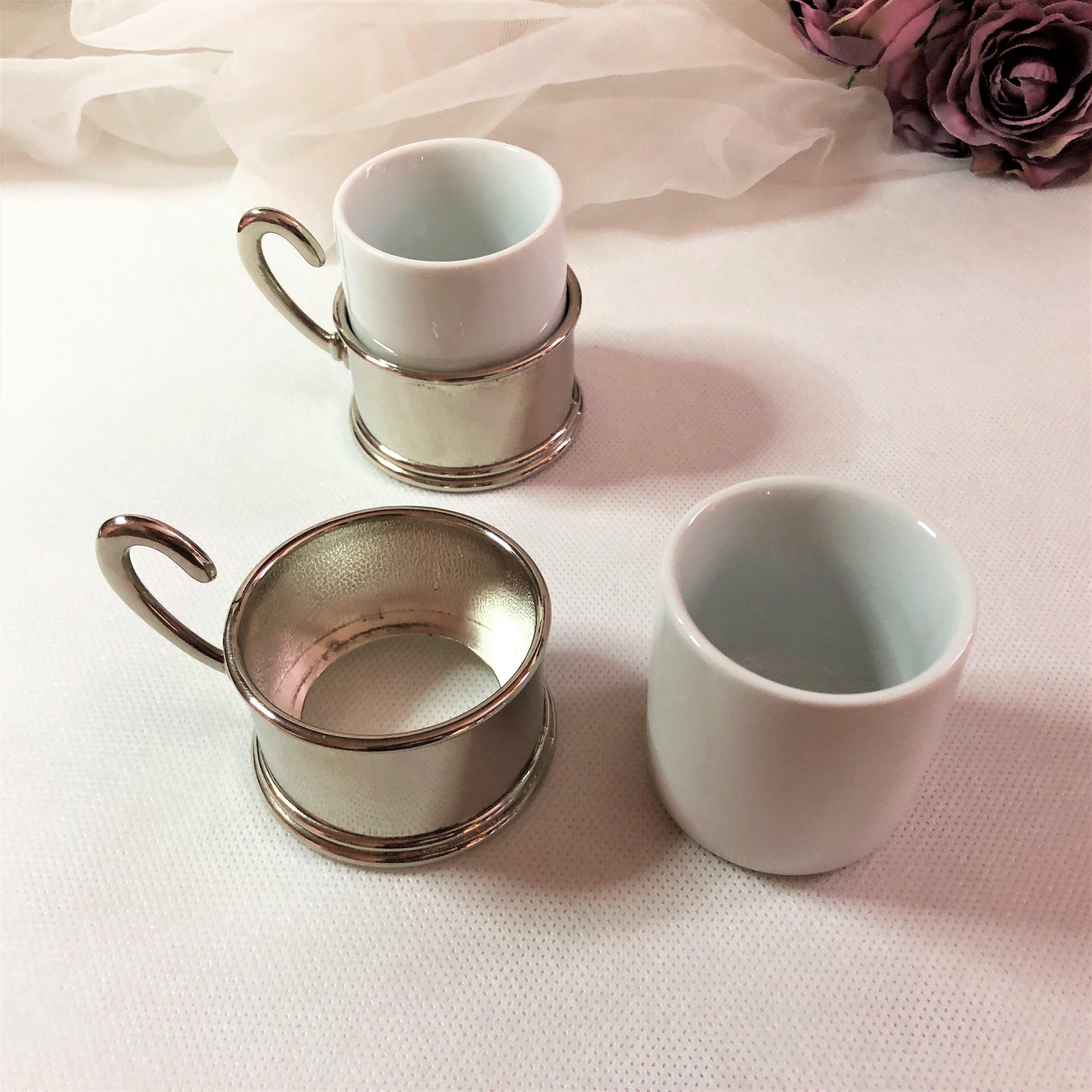 Set two porcelain cups and silver metal support