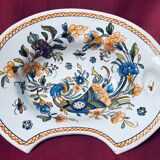 Plat en faïence de Rouen