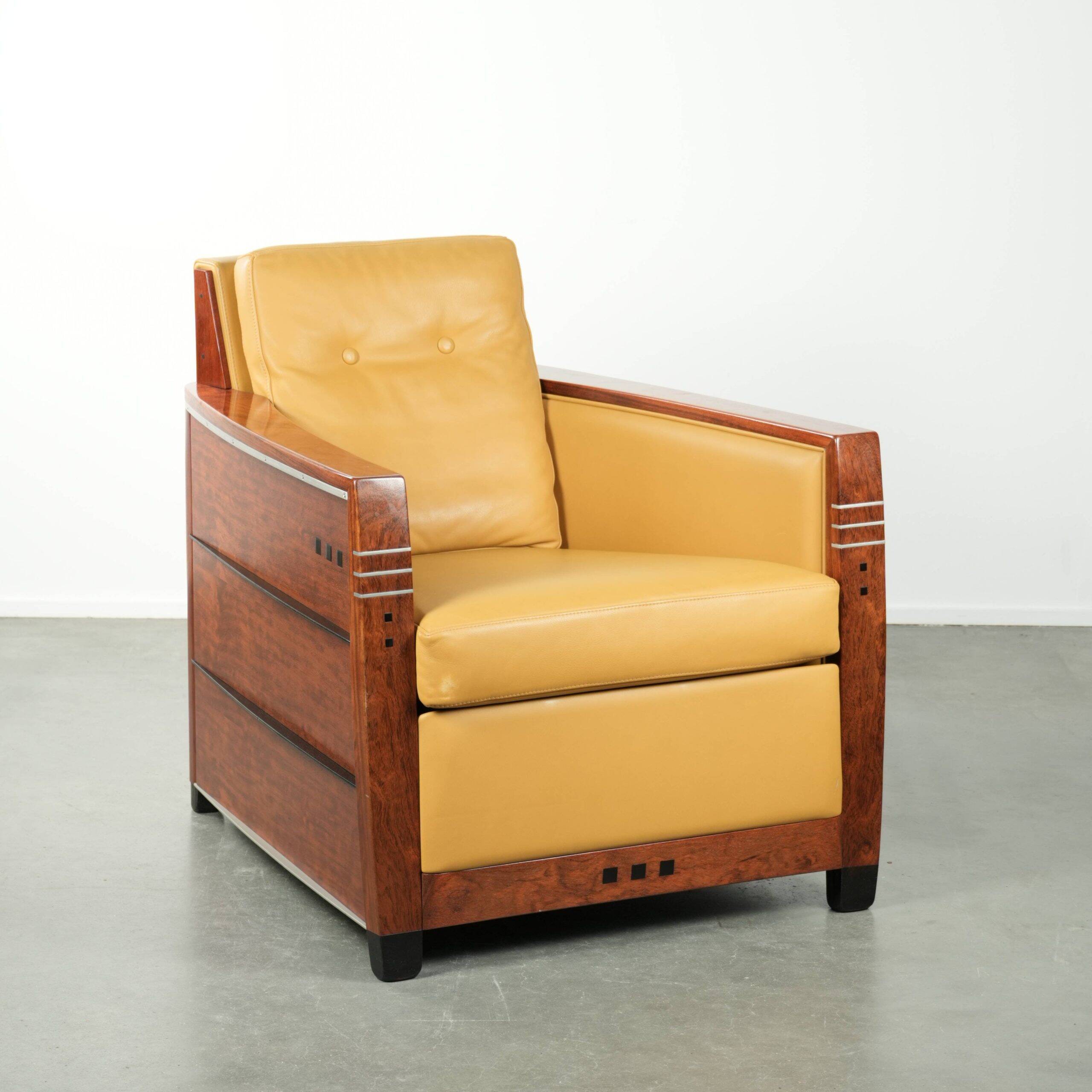Fauteuil Art Déco jaune de luxe et bien entretenu