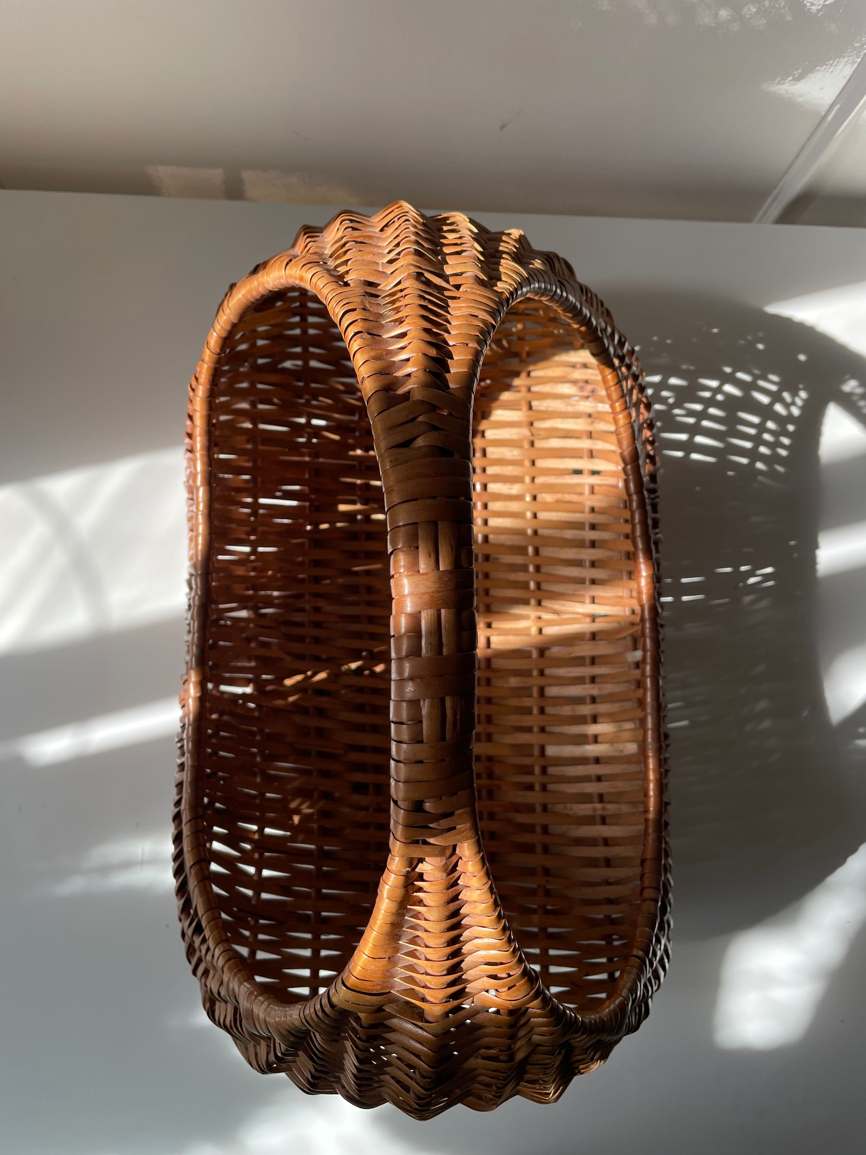 Wicker gondola basket
