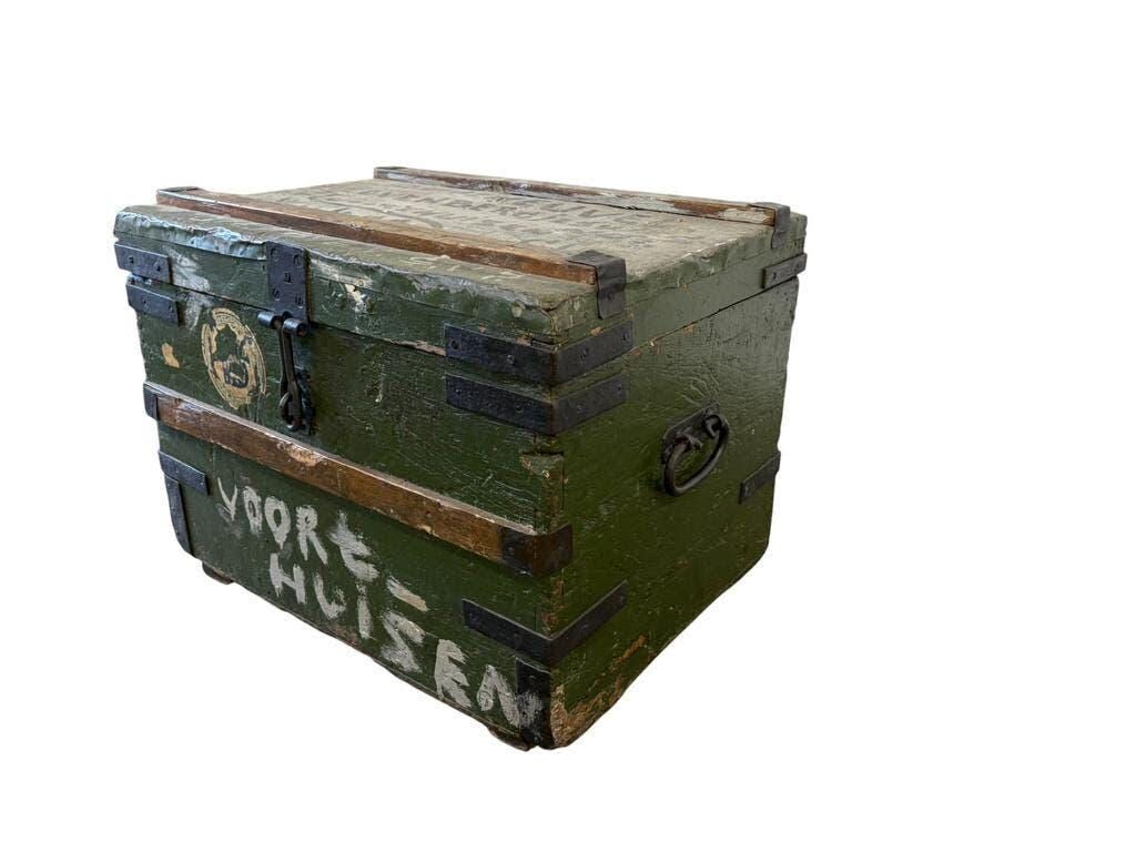 Coffre de voyage industriel vintage en bois vert
