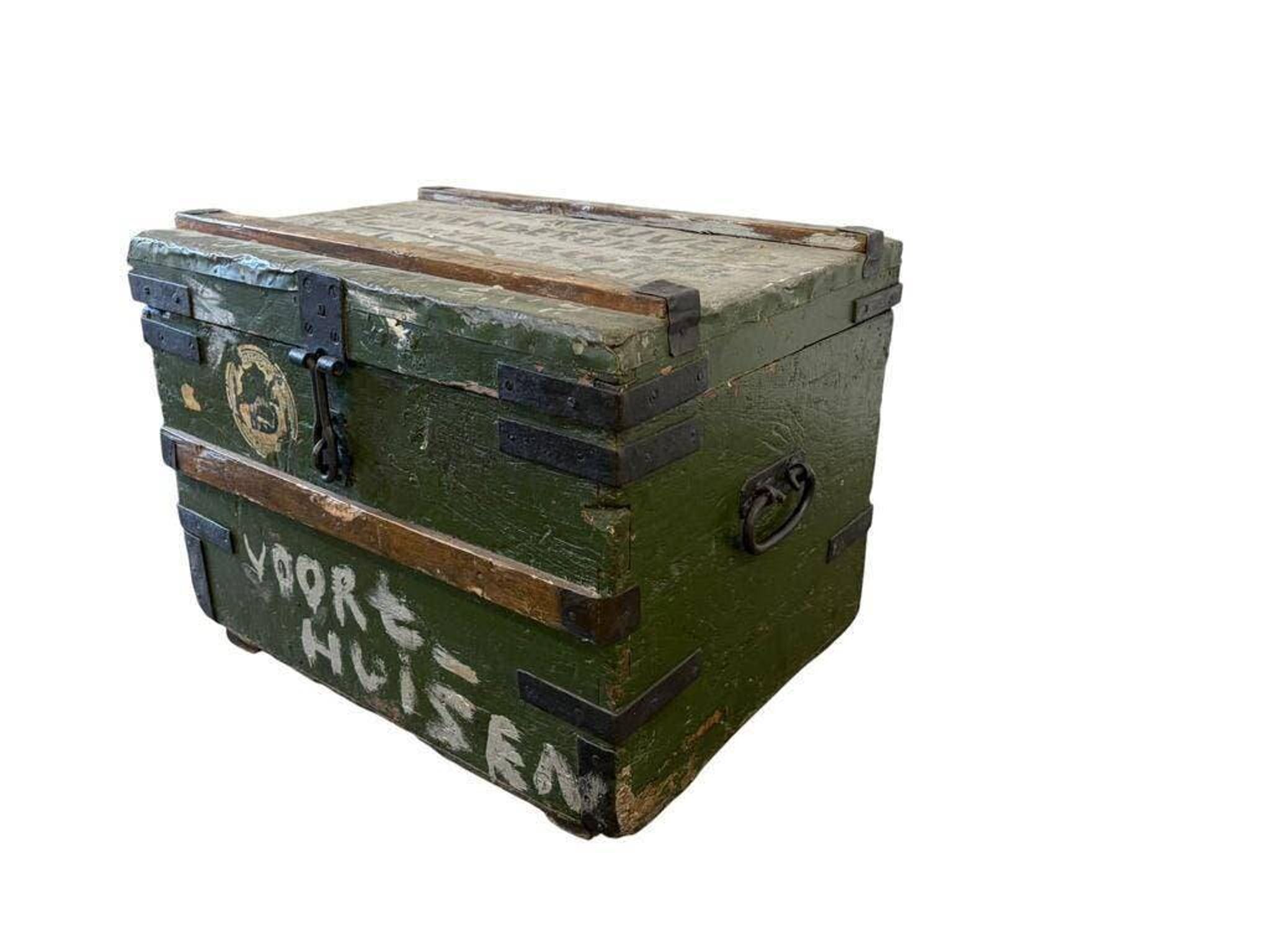 Coffre de voyage industriel vintage en bois vert