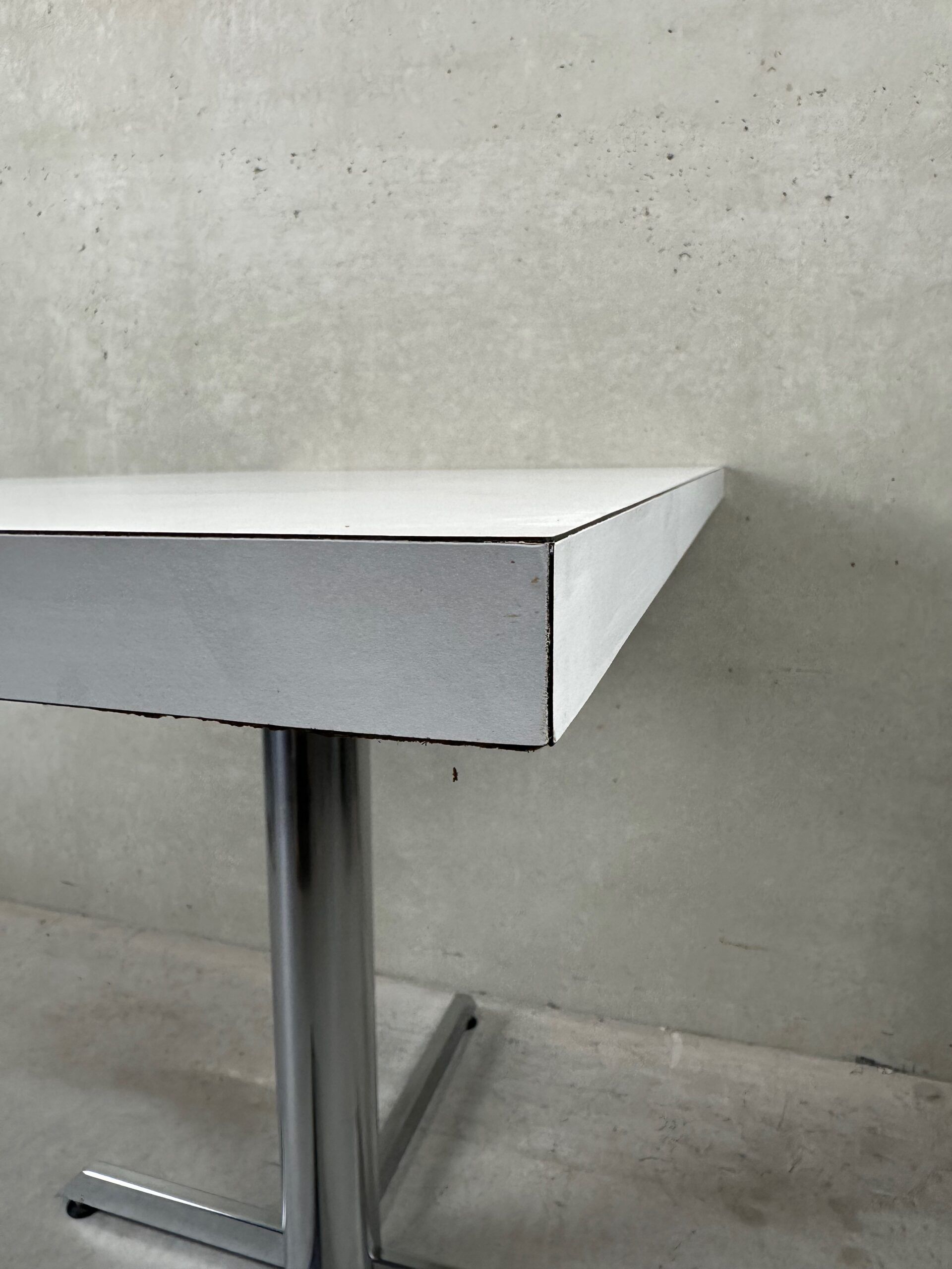Table vintage en formica et chrome