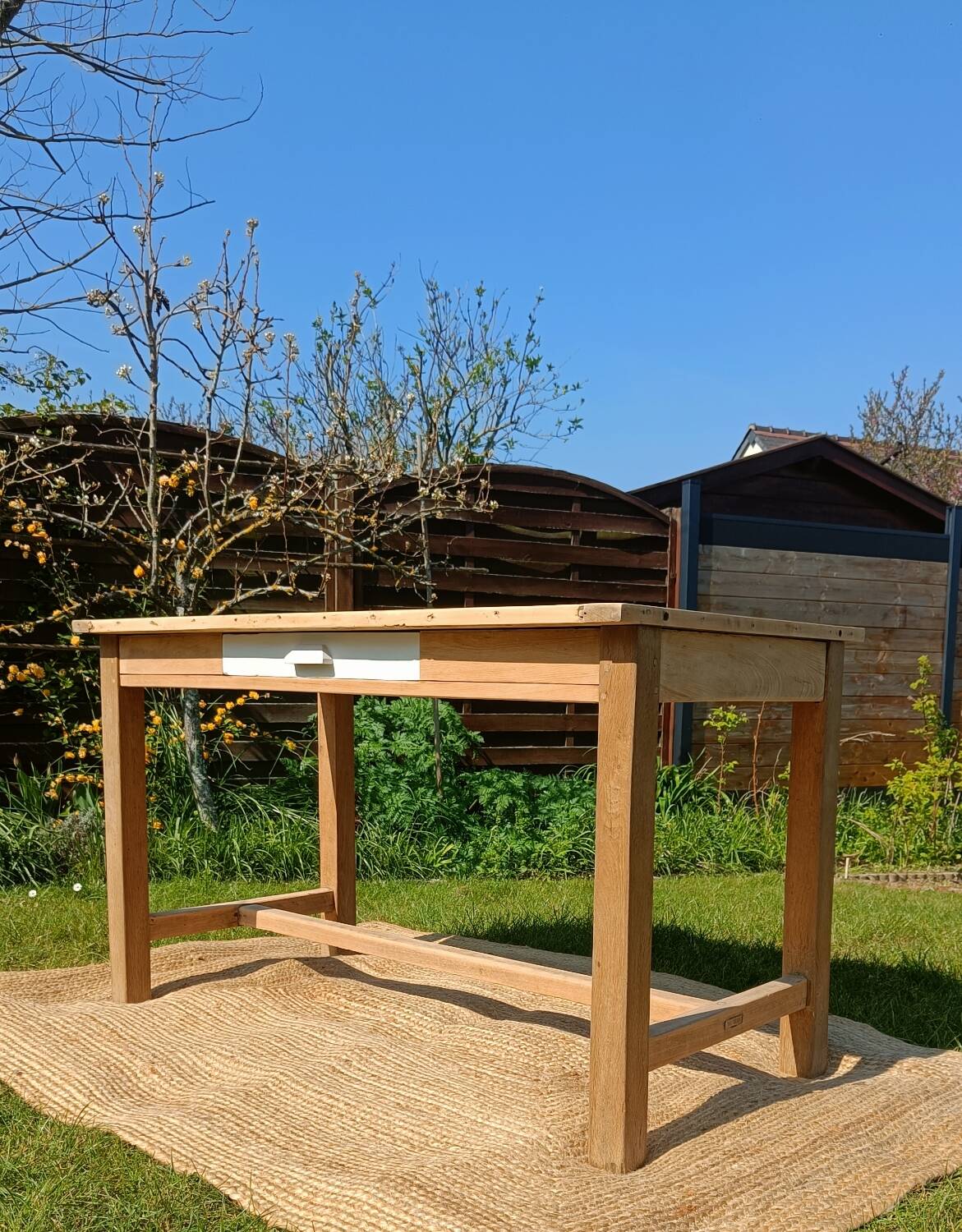 Old solid wood farmhouse table – chic country spirit