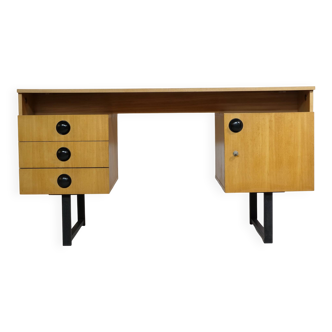 Bureau en bois clair de style Mid-Century avec pieds en métal noir, années 1960