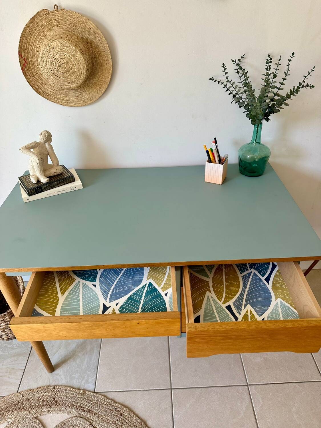 Scandinavian desk with its Baumann chair