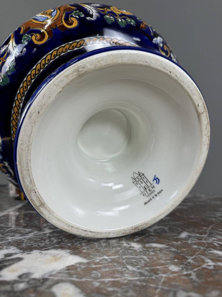 Gien earthenware vase with Renaissance decoration, 20th century.